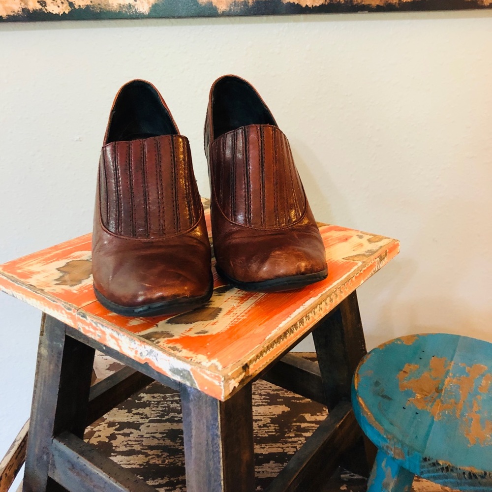 BORN Brown Leather Heels sz 7